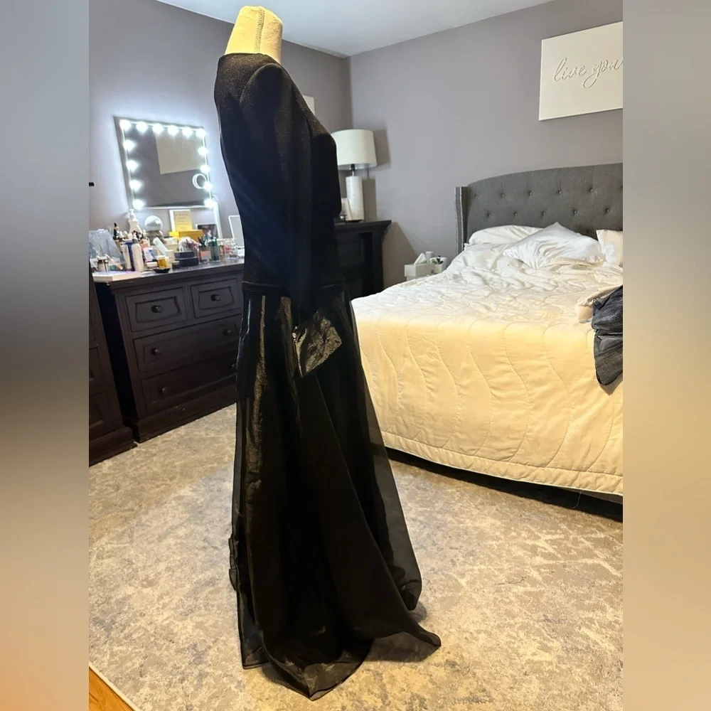 NWOT Special occasion/ formal dress by JS Collection Size 10. - Picture 3 of 8